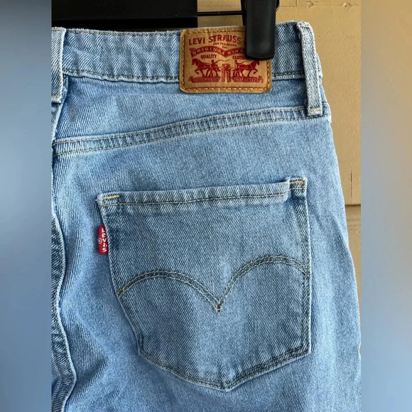 Levi's Light Wash 721 High Rise Skinny - Size 28 - Picture 3 of 5